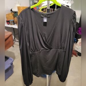 La femme en noir Bishop blouse